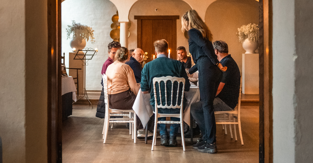 gezelschap aan tafel