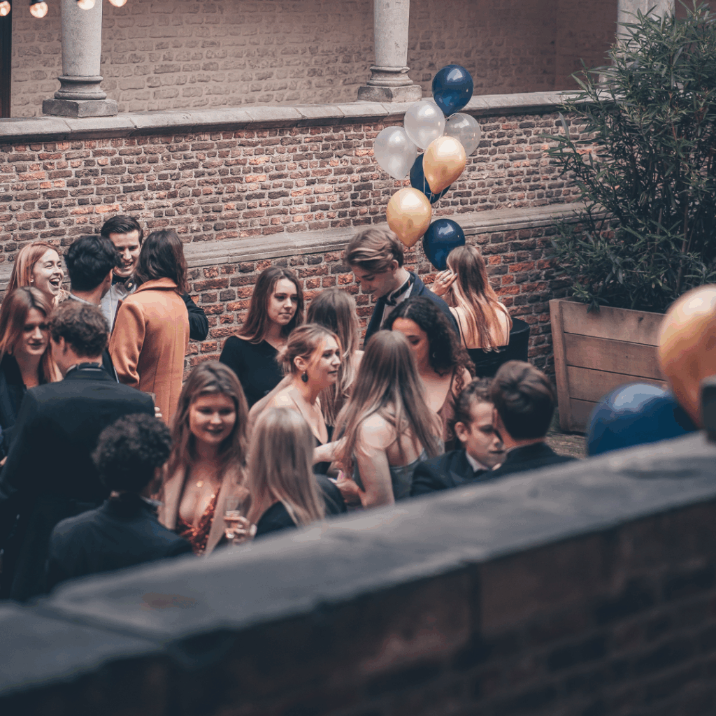 Feestende mensen